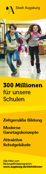 Zwei Schulkinder auf dem Flur