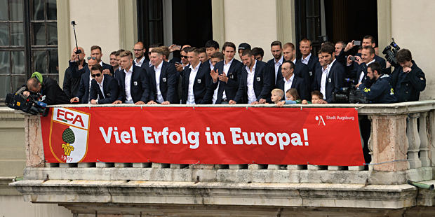 "In Europa kennt uns keine Sau": Am 24. Mai 2015 feierte der FCA den Einzug in die Europa League. Foto: Siegfried Kerpf/Stadt Augsburg