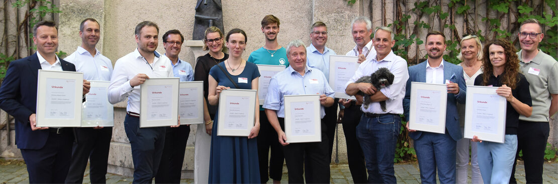 Gruppenbild der Preisträgerinnen und Preisträger mit OB Eva Weber und Wirtschaftsreferent Dr. Wolfgang Hübschle
