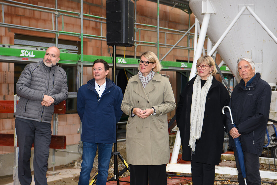 Gruppenbild mit OB Eva Weber und Sozialreferent Martin Schenkelberg
