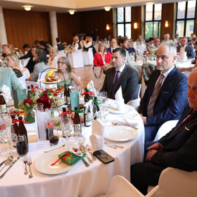 Festakt anlässlich der Jubiläen mit Inverness und Liberec im Augustanasaal. Foto: Michael Hochgemuth/Stadt Augsburg.