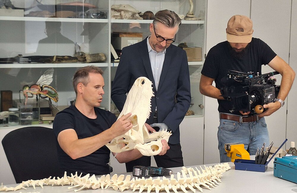 Präparator Adrian Armbruster im Gespräch mit Moderator Prof. Dr. Bertolt Meyer.