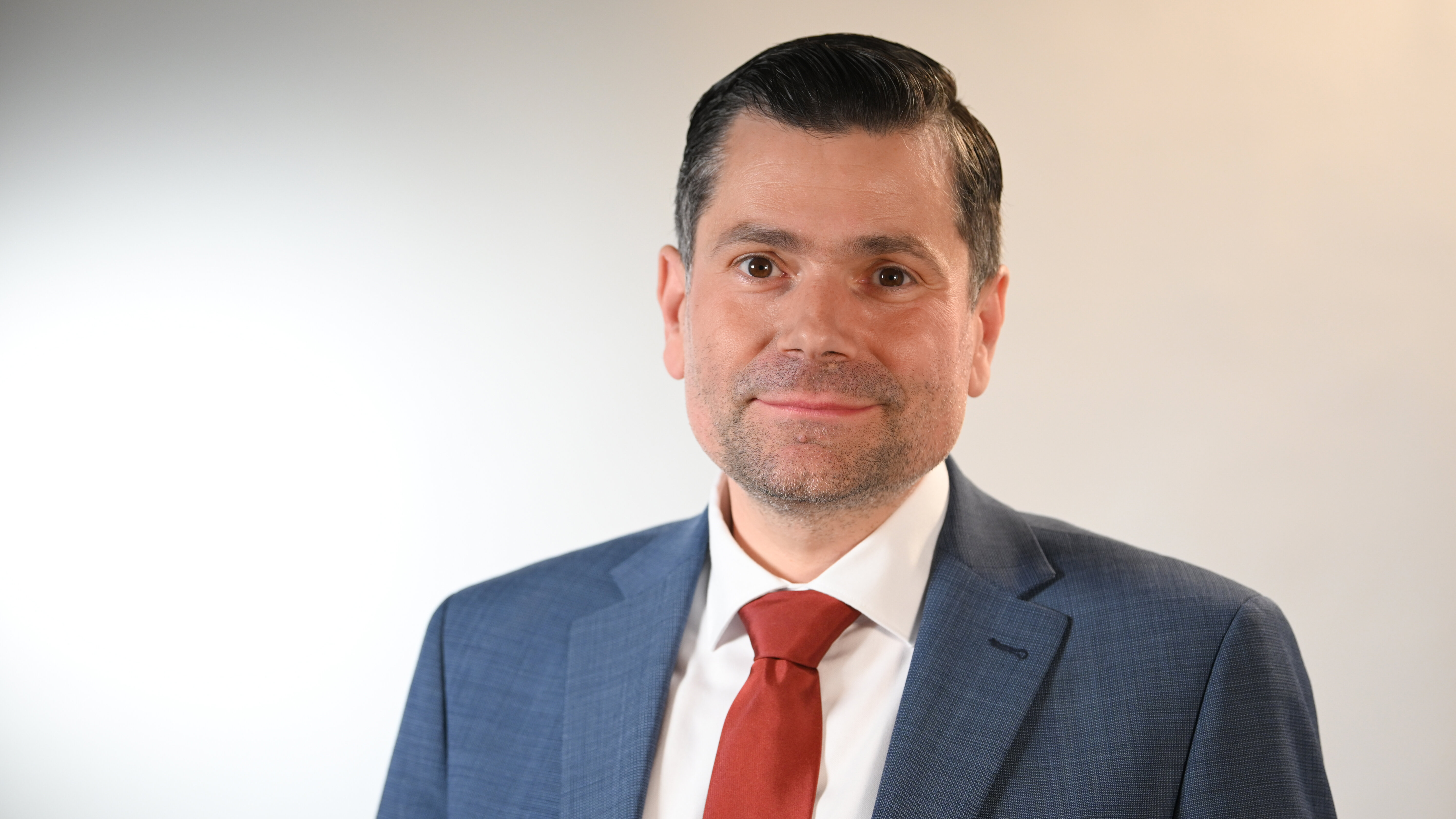 Porträtfoto von Dr. Florian Freund