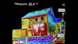 Ein Wärmebild eines Hauses