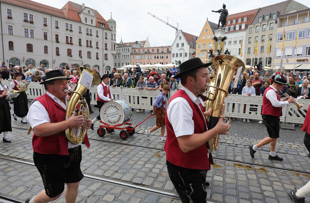 Musikkapellen beim Festumzug