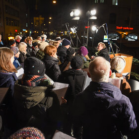 Eröffnung des Christkindlesmarkt mit Turmbläsern und Chor