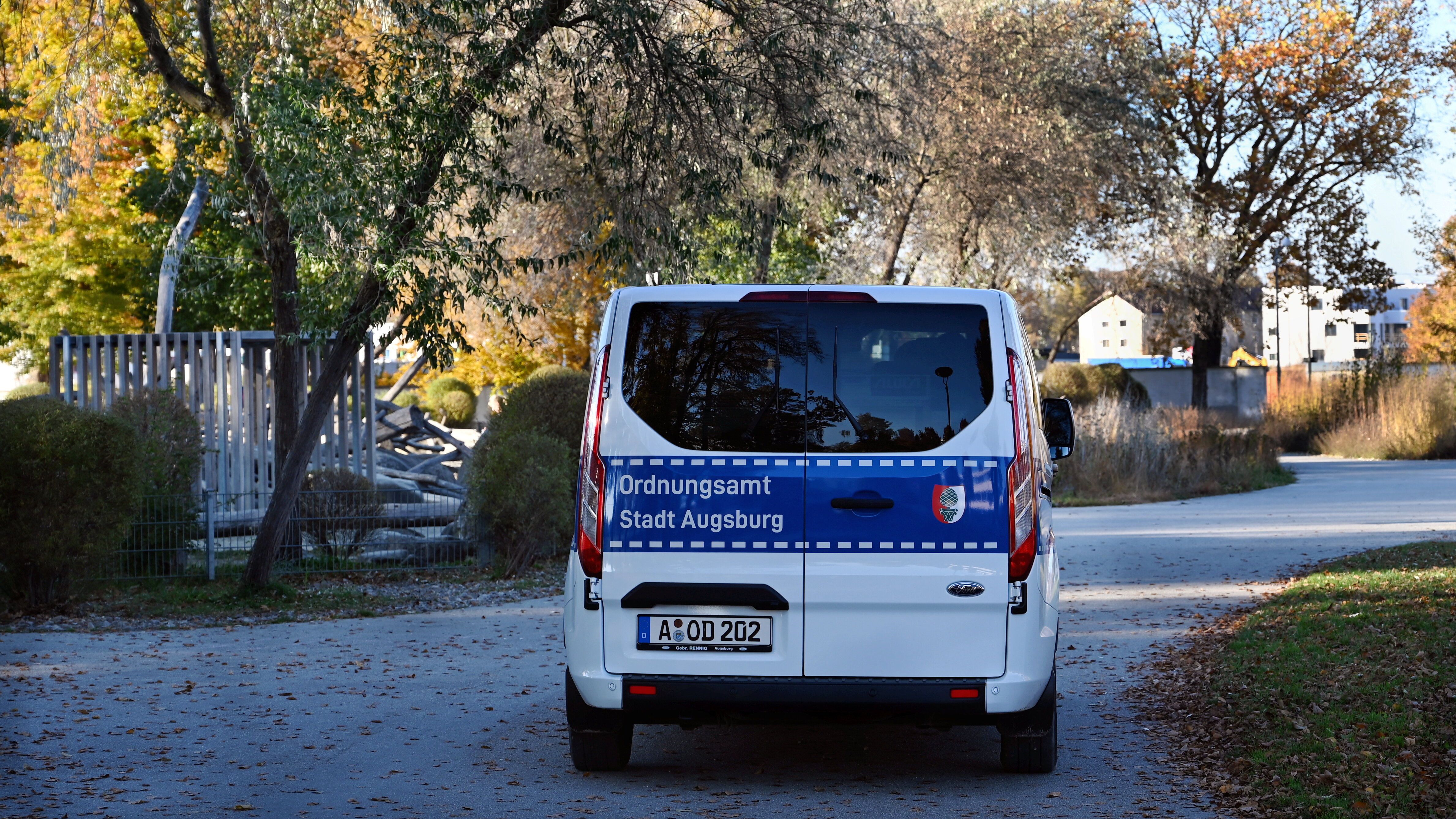 Dienstwagen des Ordnungsdienstes mit entsprechendem Aufkleber