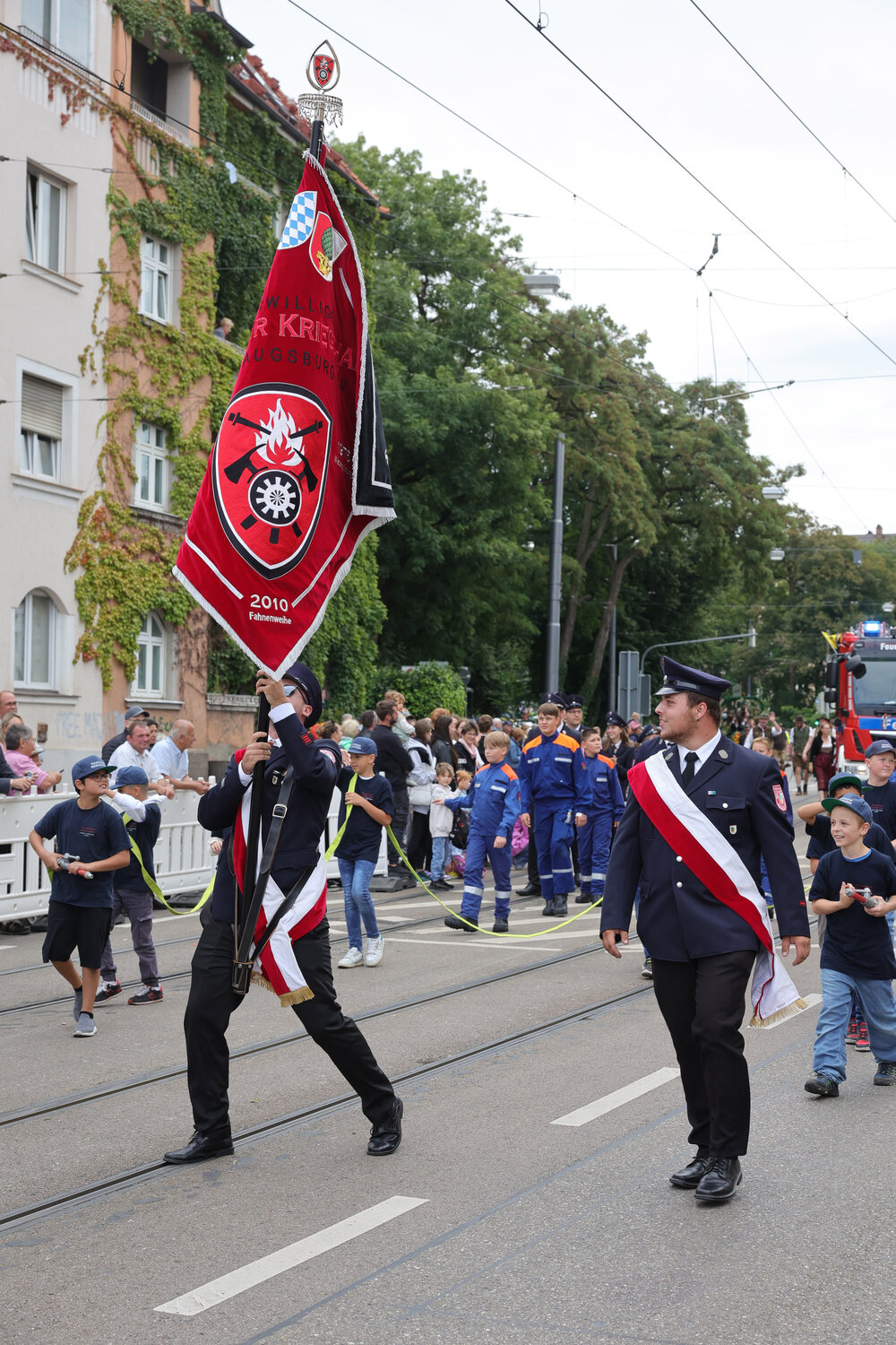 auch die Feuerwehren waren dabei beim Festumzug
