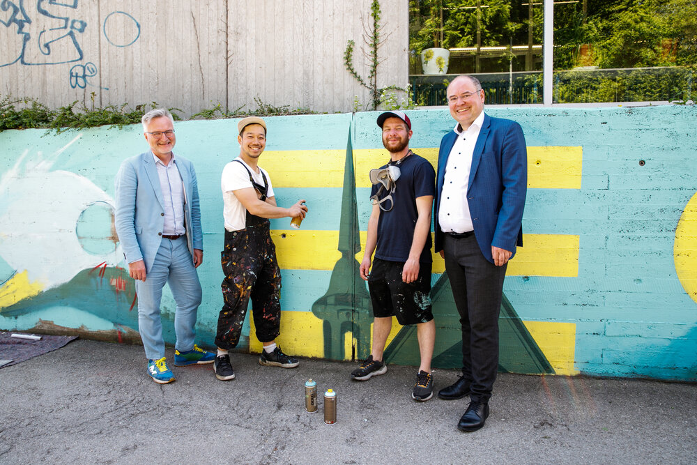 Vorstellung des Murals mit Künstlerduo Mooz Walls, Ordnungsreferent Frank  Pintsch und Kulturreferent Jürgen K. Enninger