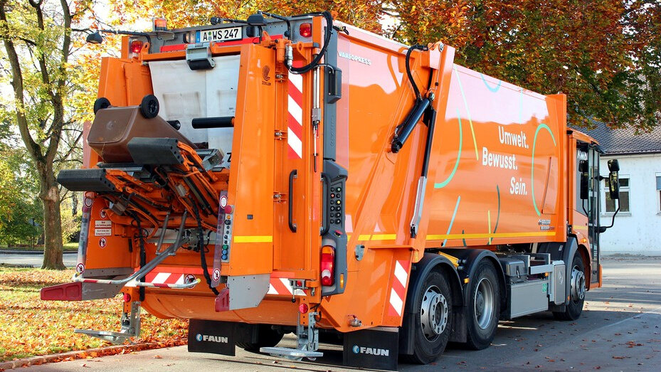 Müllfahrzeug von hinten