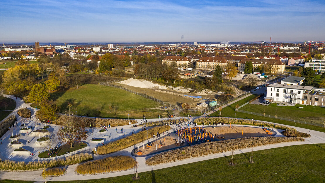 Luftbild einer großen Parkanlage