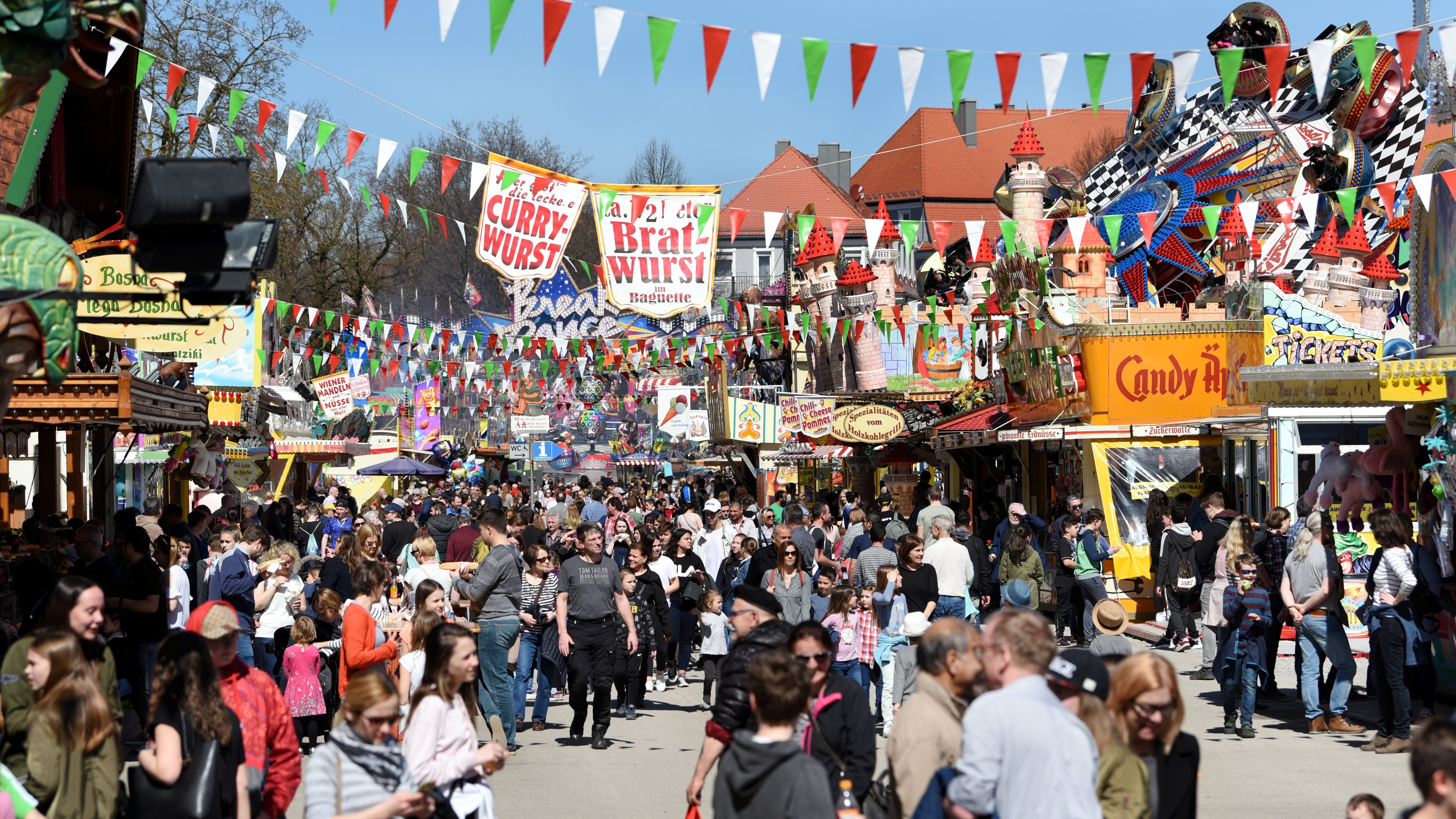 Buntes Treiben auf dem Augsburger Osterplärrer