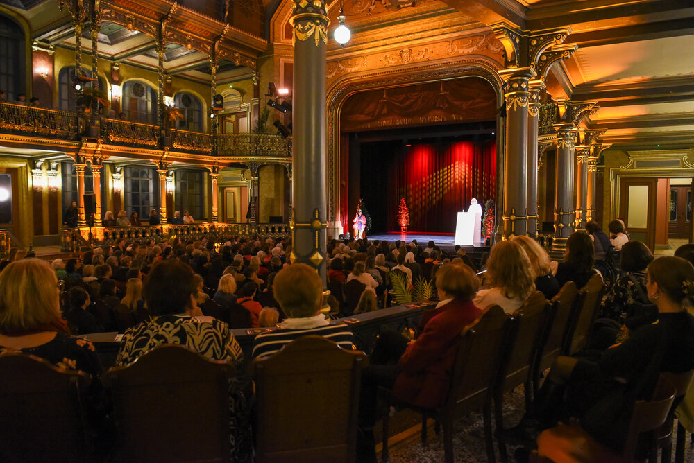 Blick in den Saal des Gögginger Kurhauses