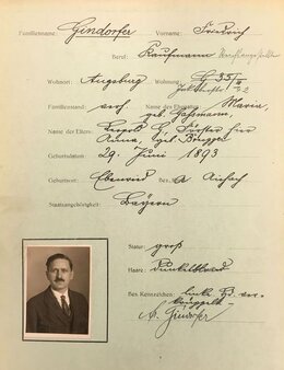Karteikarte des Friedrich Gindorfer aus der Jagdscheinkartei. 1.Juni 1926. Papier, 25 cm h x 20 cm b. Stadtarchiv Augsburg, Jagdscheinkartei.