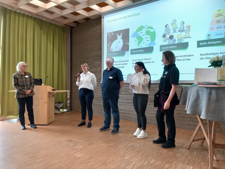 Mit den Trainerinnen und dem Trainer im Dialog