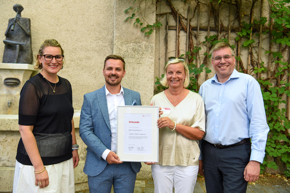 Gruppenbild mit OB Eva Weber un d Wirtschaftsreferent Dr. Hübschle.