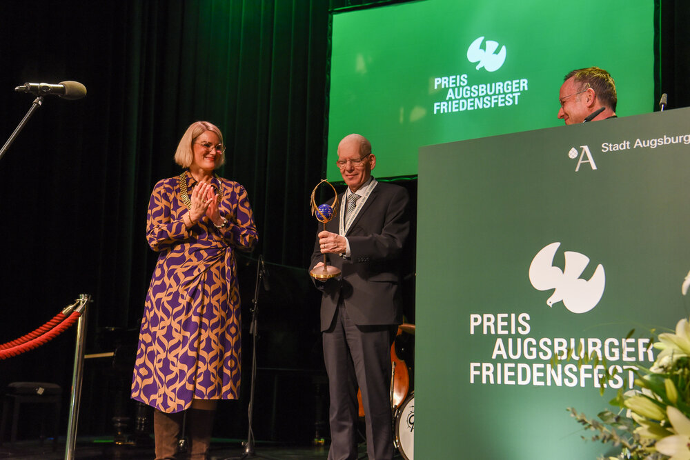 Verleihung des Augsburger Friedenspreises 2025 an Dr. Josef Schuster, Vorsitzender des Zentralrats der Juden in Deutschland. 