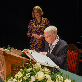 Verleihung des Augsburger Friedenspreises 2025 an Dr. Josef Schuster, Vorsitzender des Zentralrats der Juden in Deutschland.