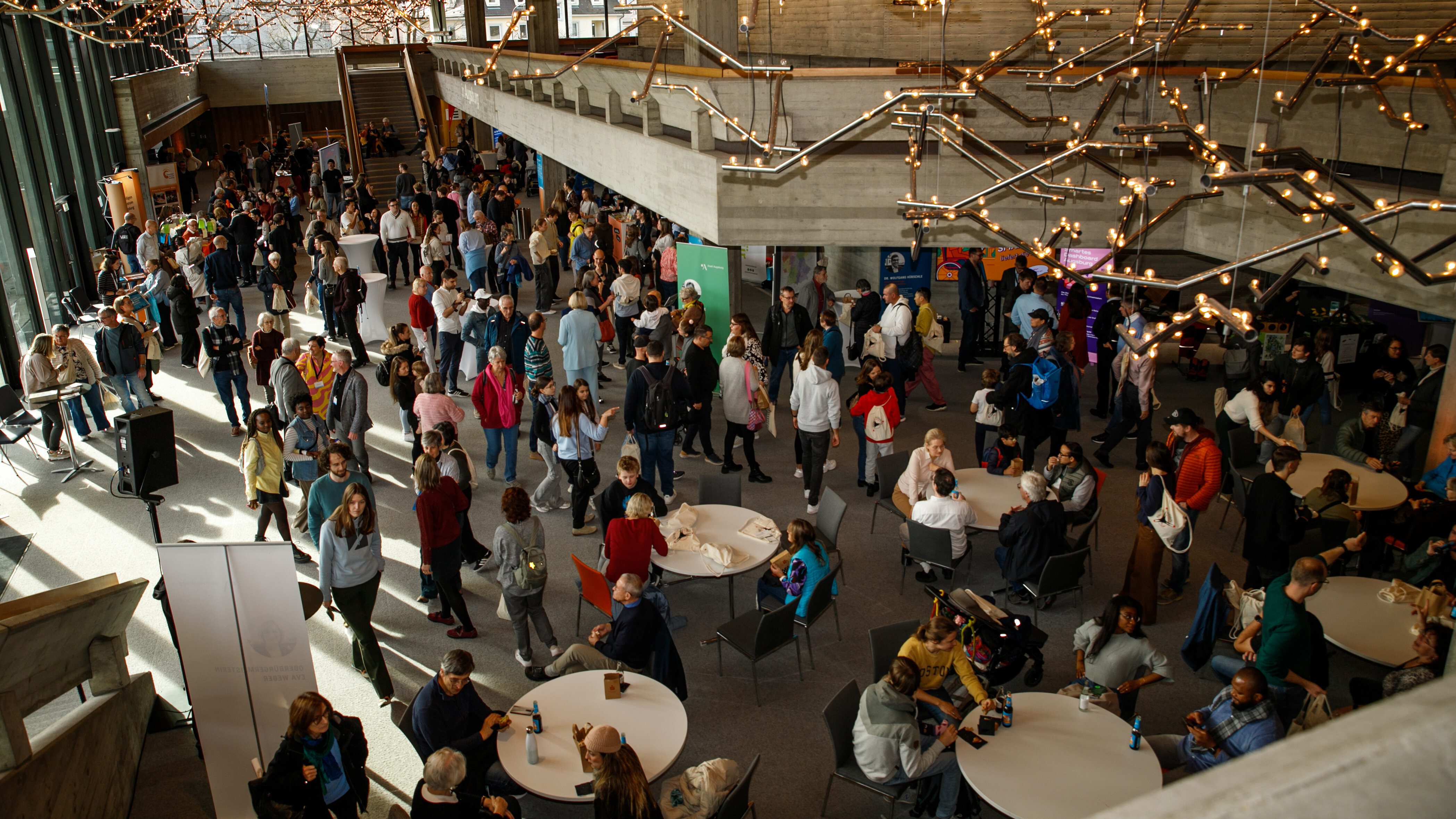 Alle neuen Mitglieder der Stadtgesellschaft, die im Zeitraum vom 1. Januar 2024 bis 31. Juli 2025 zugezogen sind, wurden zum Empfang für Neubürgerinnen und Neubürger eingeladen. 