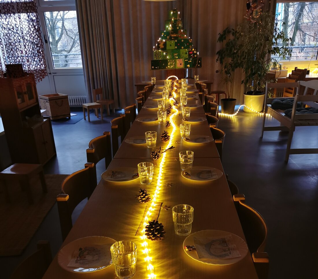 Weihnachtliche Grüße aus der städt. Kita Familie-Einstein-Straße