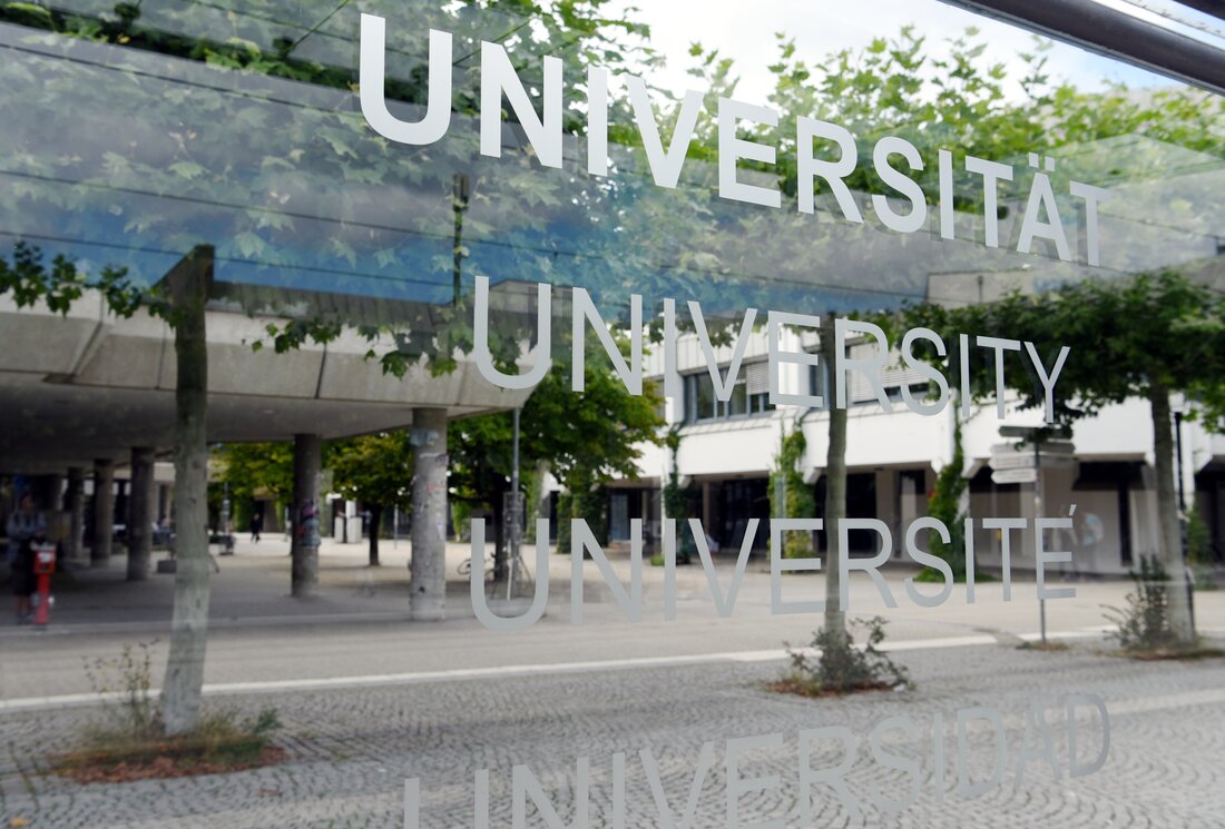 Haltestelle Universität.