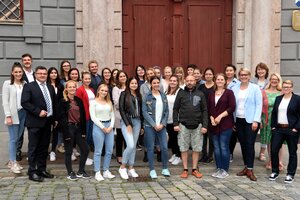 Erster Ausbildungstag für 24 neue OptiPraxlerinnen und OptiPraxler bei der Stadt Augsburg