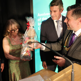 Festakt anlässlich der Jubiläen mit Inverness und Liberec im Augustanasaal. Foto: Michael Hochgemuth/Stadt Augsburg.