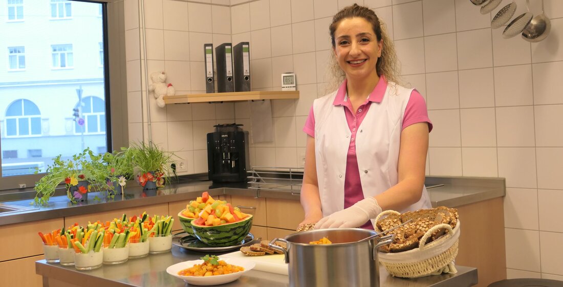 Küchenfachkraft Aysel Akbay Küchenfachkraft Aysel Akbay