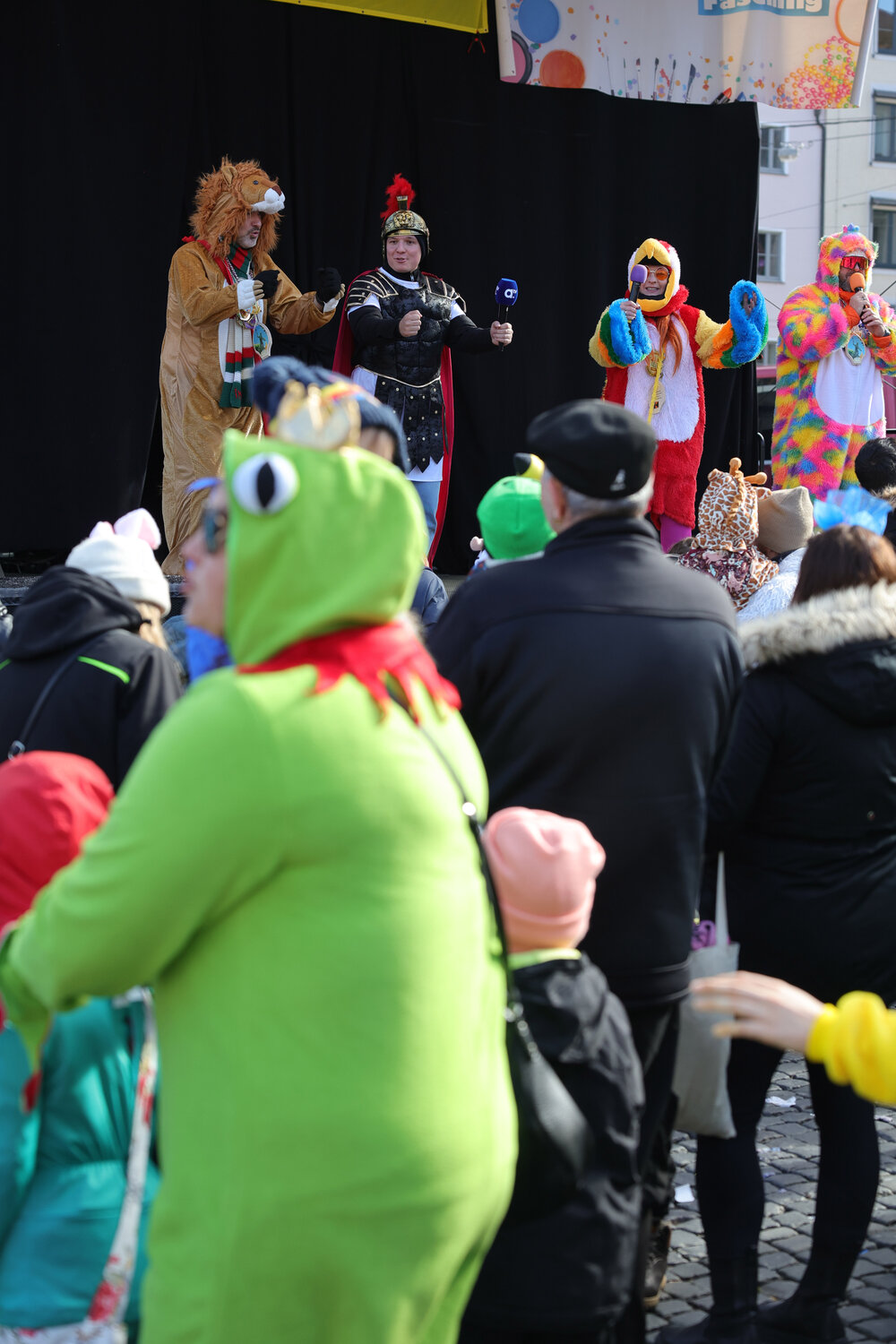 Zum vierten Mal fand am Rosenmontag 2026 in der Stadtmitte der Gaudiwurm statt. 