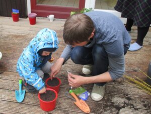 Botanische Terassengaudi – Eltern-Kind-Aktion in der städtischen Kinderkrippe Mittenwalder Straße