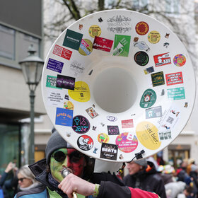 Der Gaudiwurm schlängelt sich durch die Innenstadt