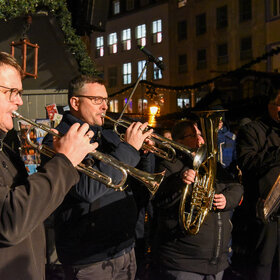 Die Turmbläser spielen zur Eröffnung