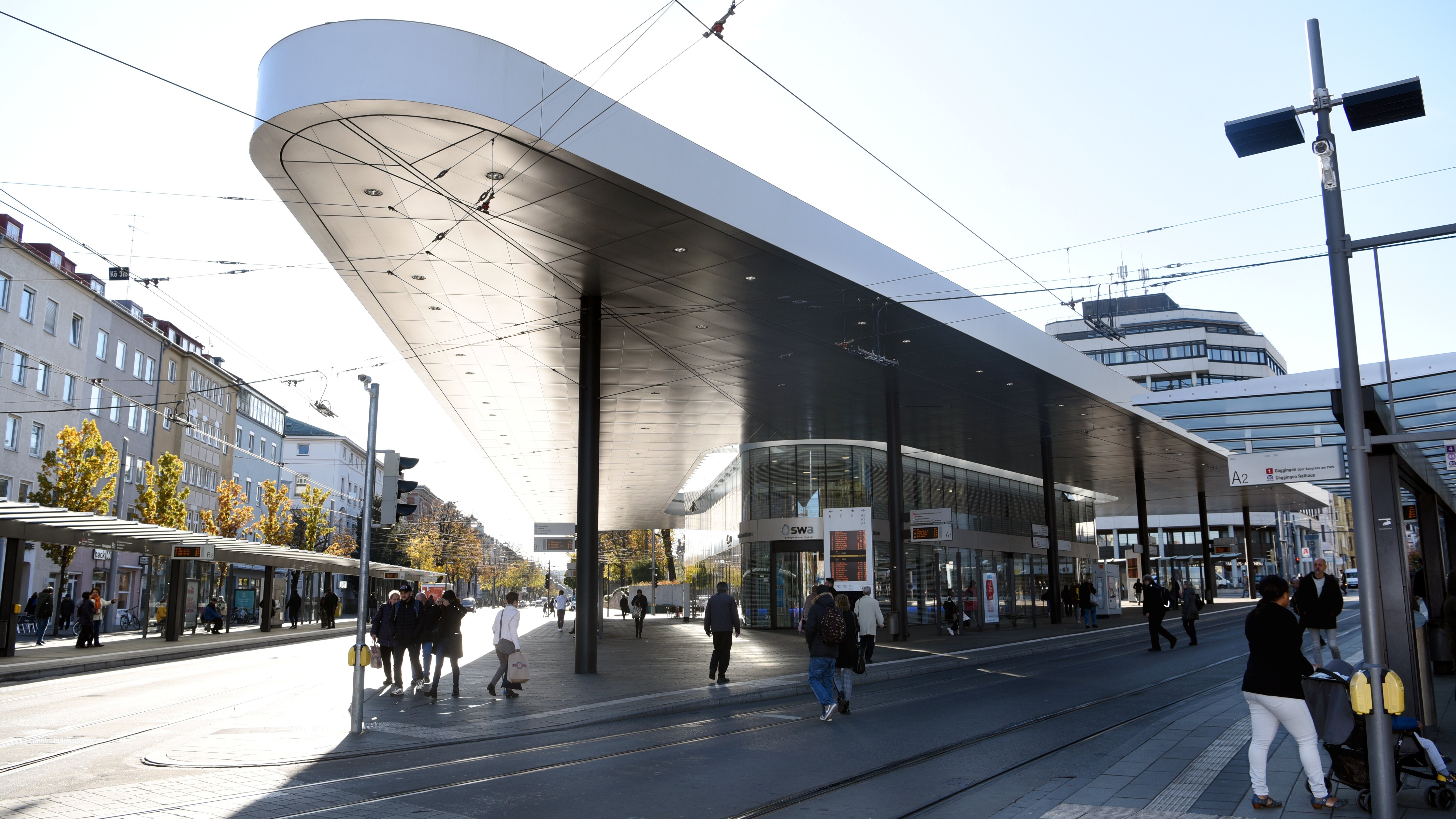 Der Königsplatz ohne Straßenbahnen oder Busse am Tag