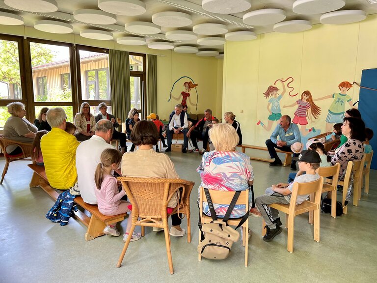Oma und Opa zu Besuch in der Kita Schönbachstraße