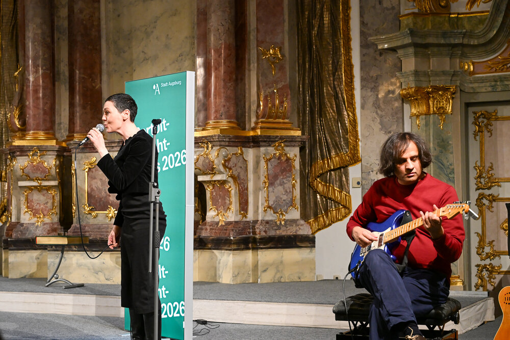 Der Abend wird musikalisch umrahmt mit Brecht Neuvertonungen von MISUK