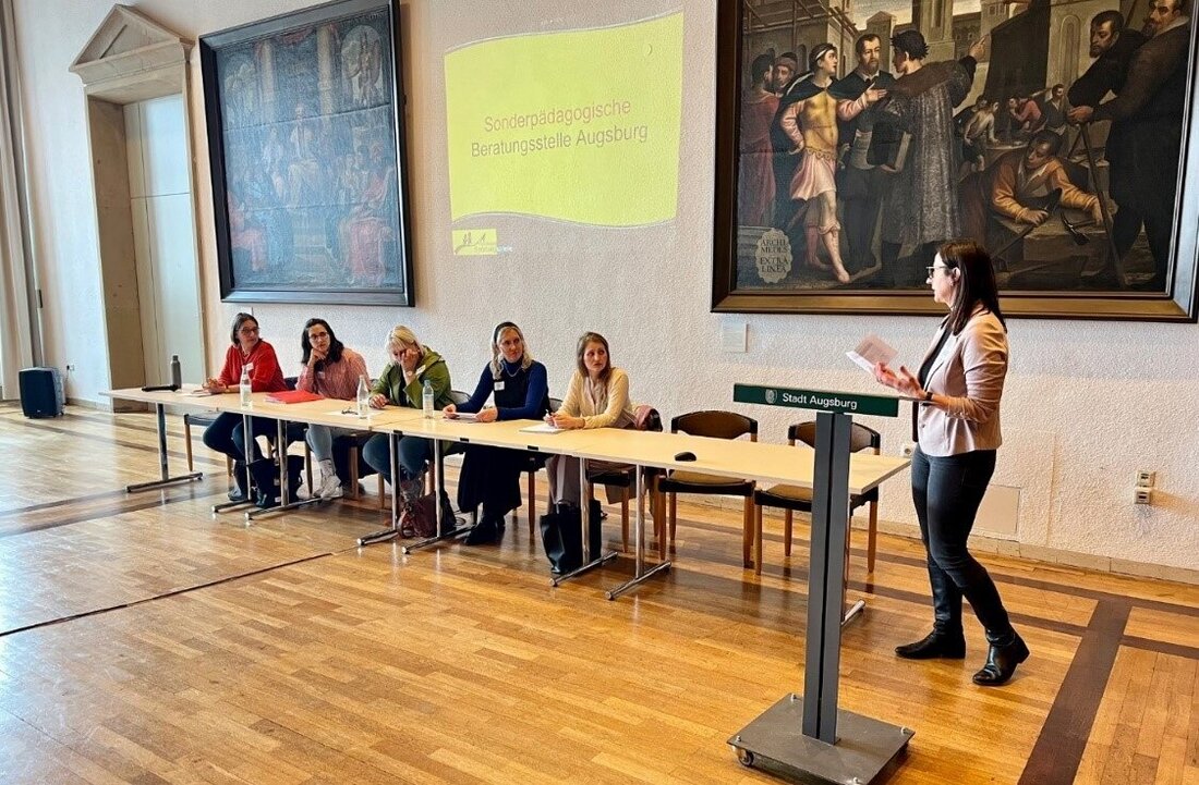 Moderation durch Ursula Thoms, Bildungsmanagement Stadt Augsburg Moderation durch Ursula Thoms, Bildungsmanagement Stadt Augsburg