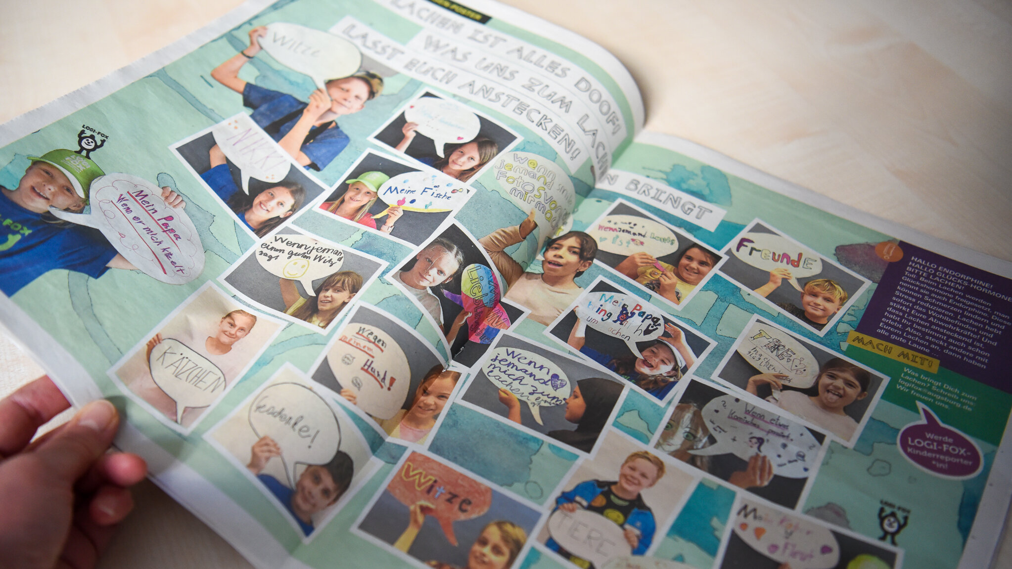 Eine Zeitung. Es sind viele Bilder von Kindern zu sehen