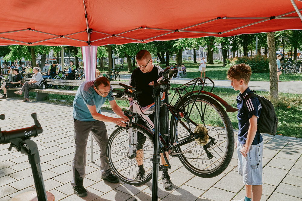 Sternfahrt von Augsburger Schulen 