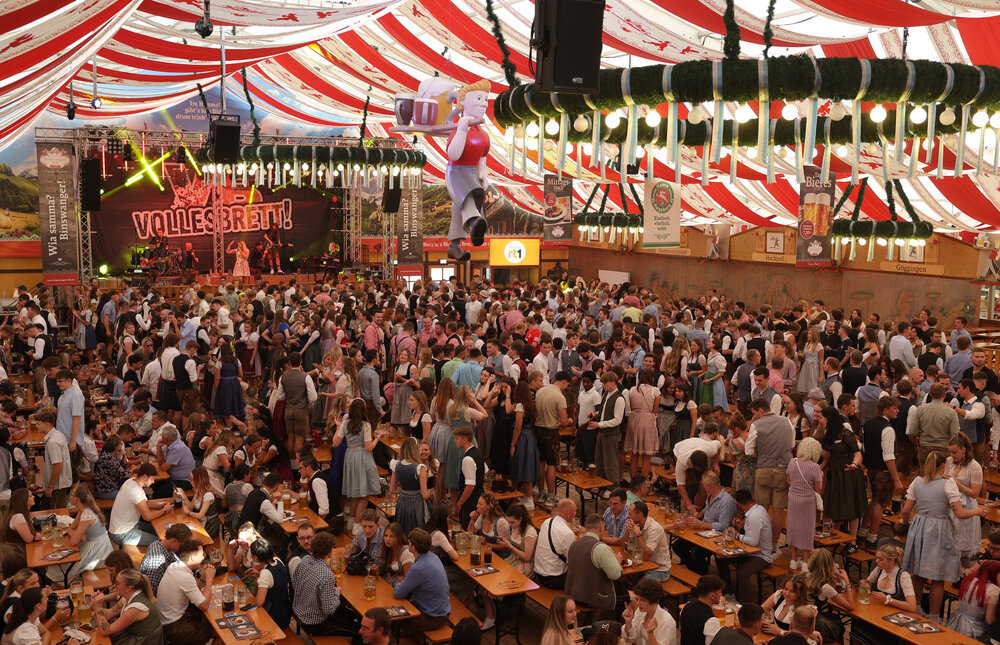 Volle bierzelte am ersten Wochenende des Herbstplärrers 2025