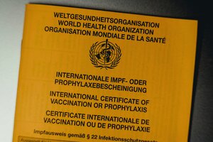 gelber offizieller Impfausweis