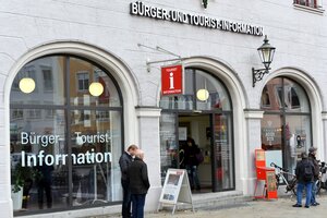 Außenaufnahme der Bürgerinformation am Rathausplatz