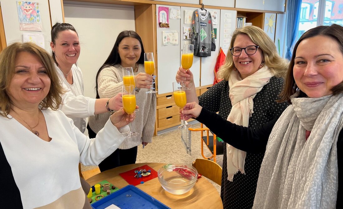 Mit Orangensaft wurde auf die gemeinsam verdiente Auszeichnung angestoßen