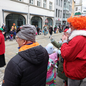 Zum vierten Mal fand am Rosenmontag 2026 in der Stadtmitte der Gaudiwurm statt. 