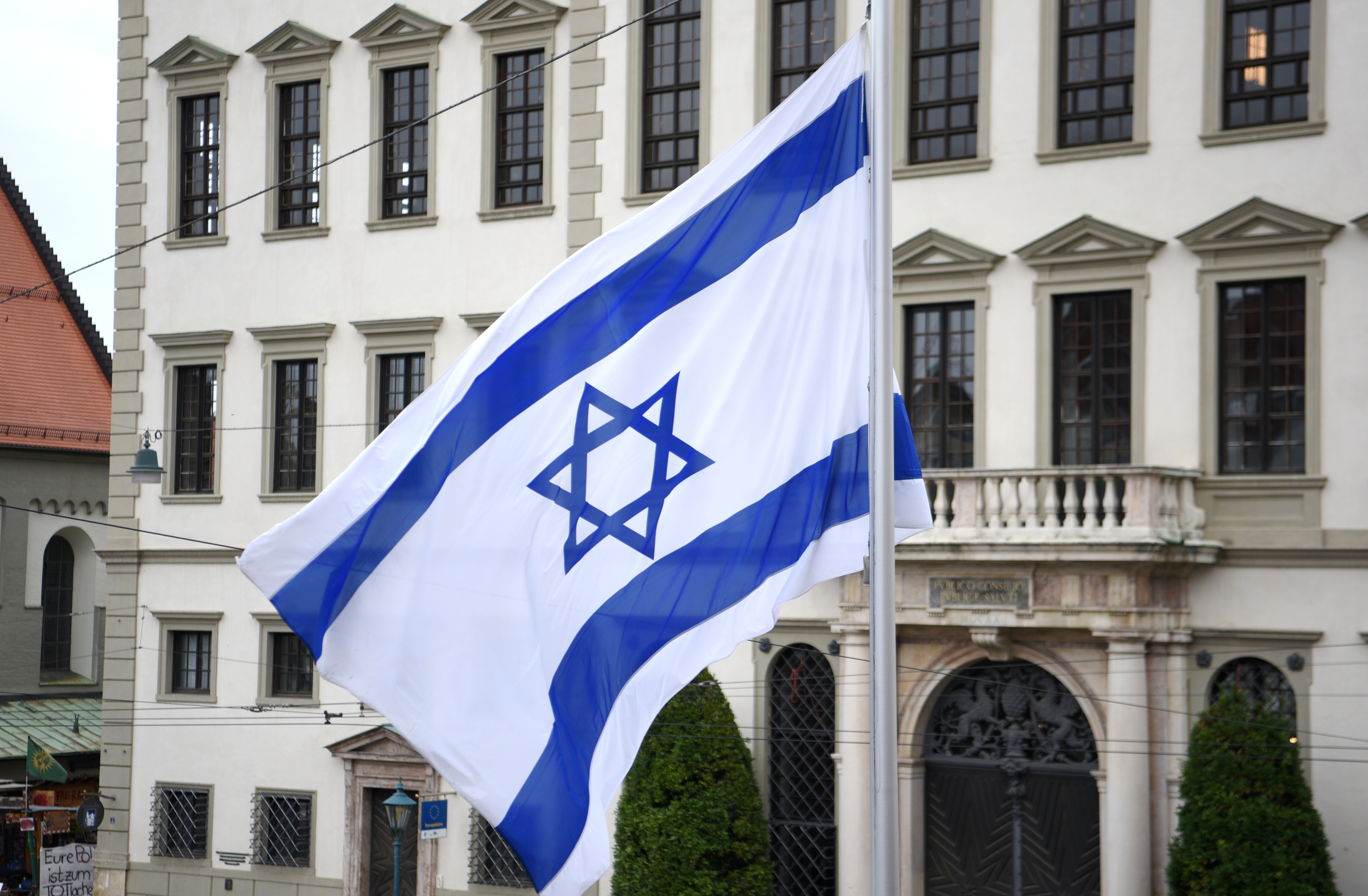 Stadt Augsburg erneuert Israel-Flagge