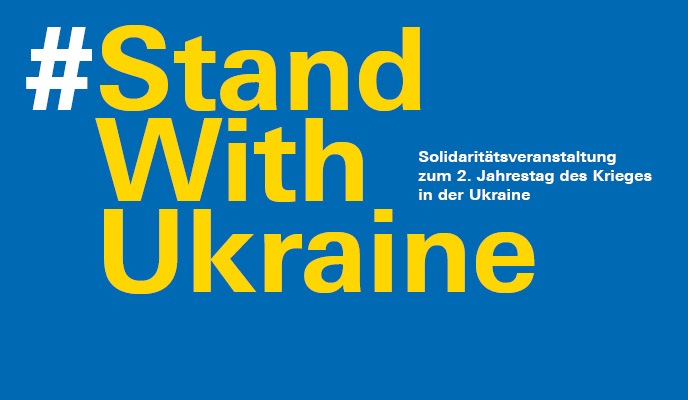 der Text "Stand with Ukraine. Solidaritätsveranstaltung zum zweiten Jahrestag des Krieges in der Ukraine" steht mit gelber Schrift auf blauem Hintergrund.