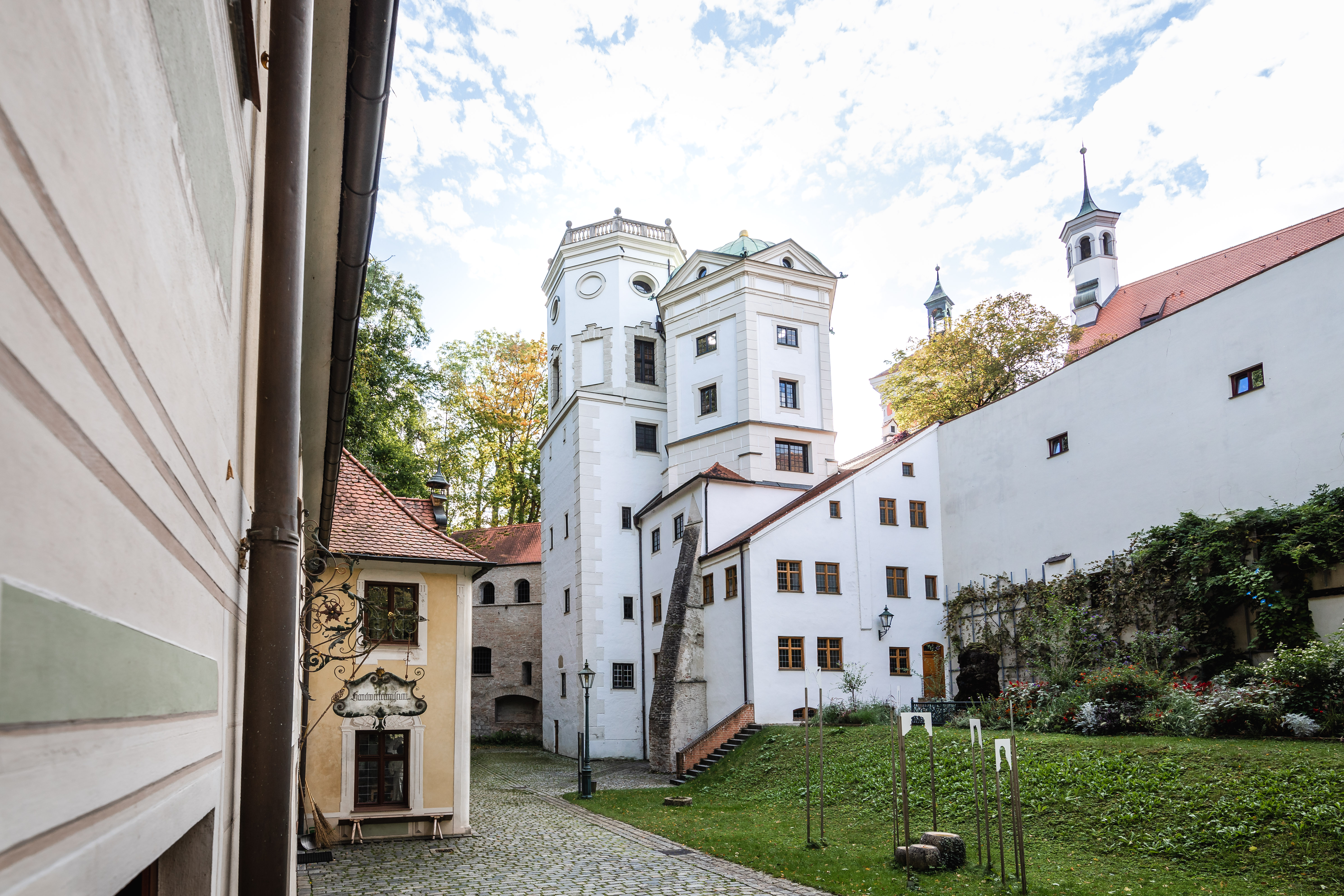Die weißen Wassertürme am Roten Tor