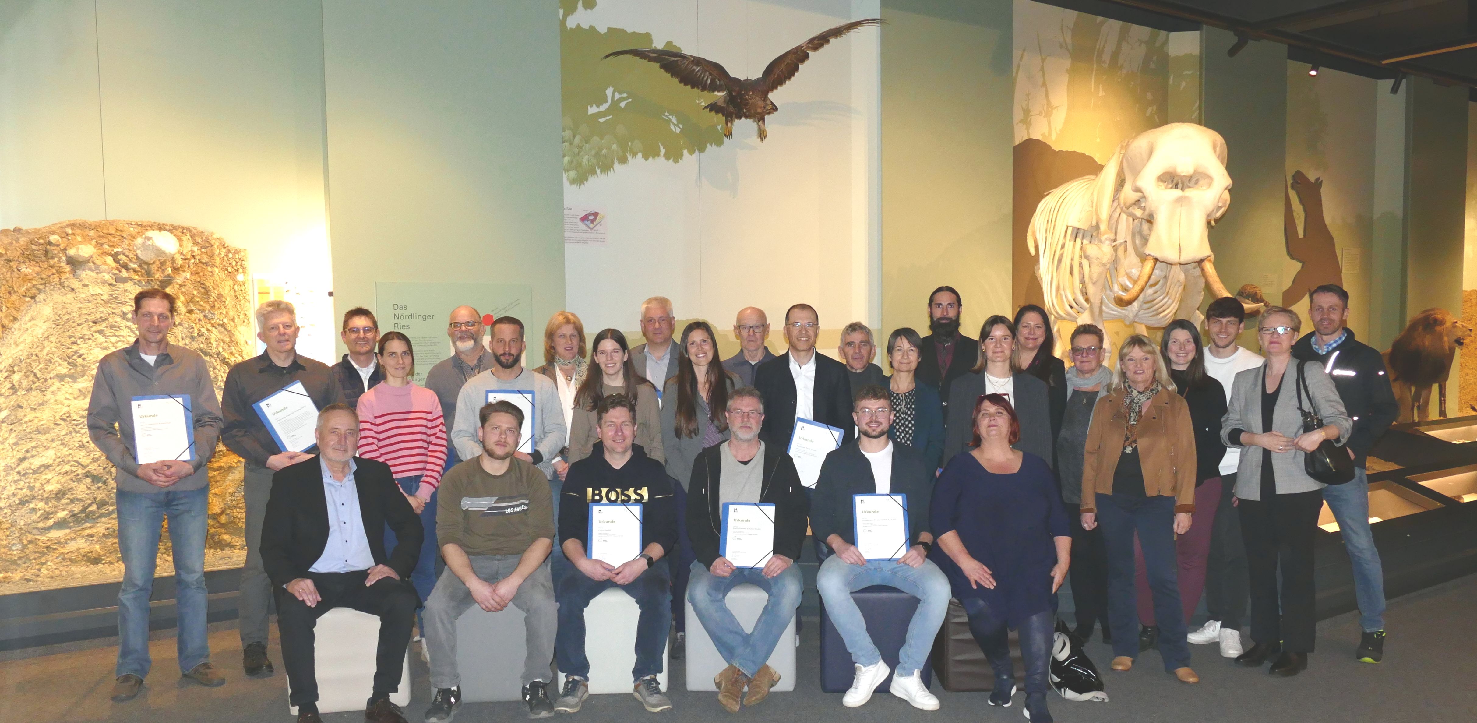 Grupprnfoto mit den ausgezeichneten Betrieben