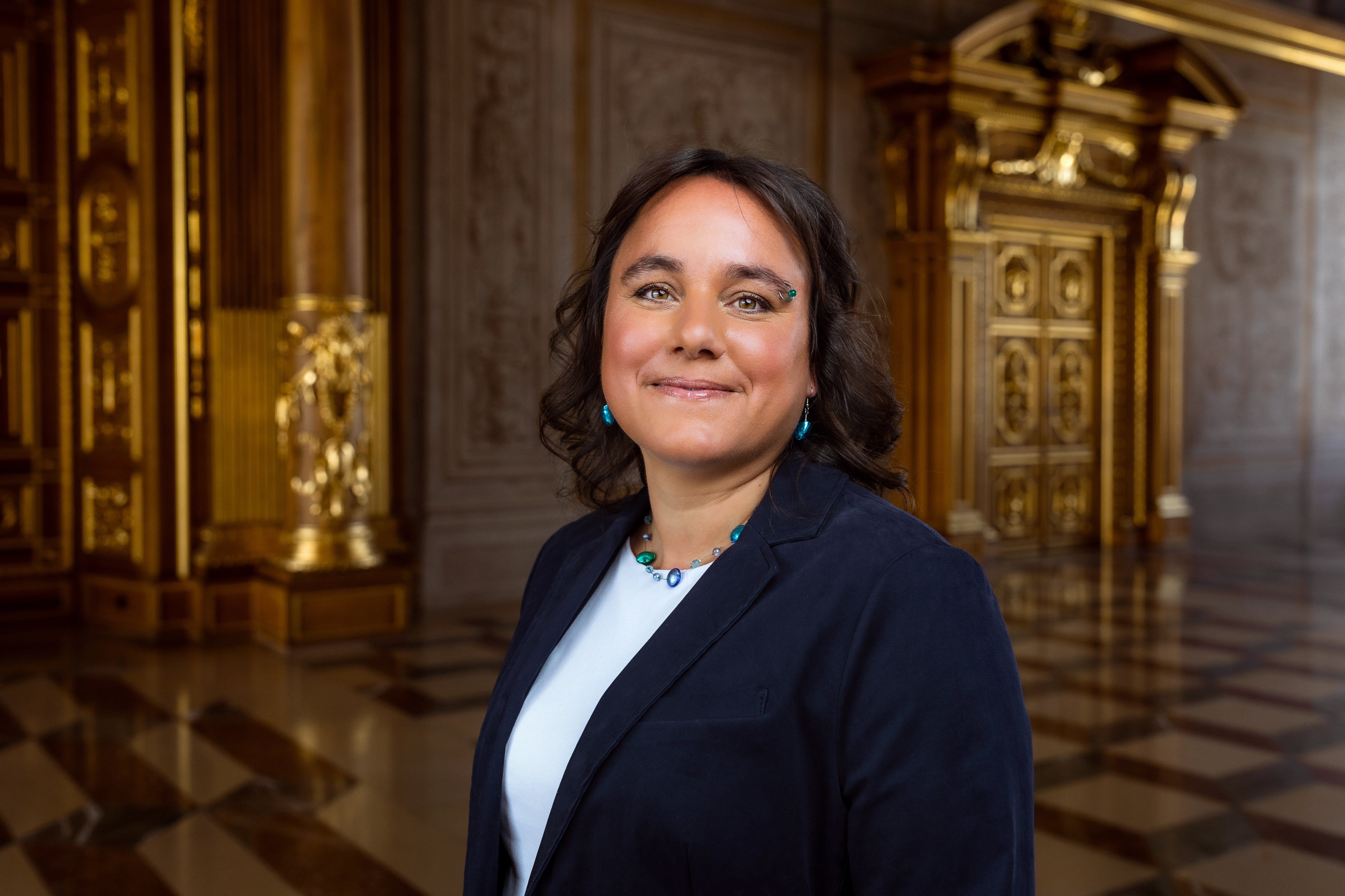 Bürgermeisterin Martina Wild im Goldenen Saal des Rathauses