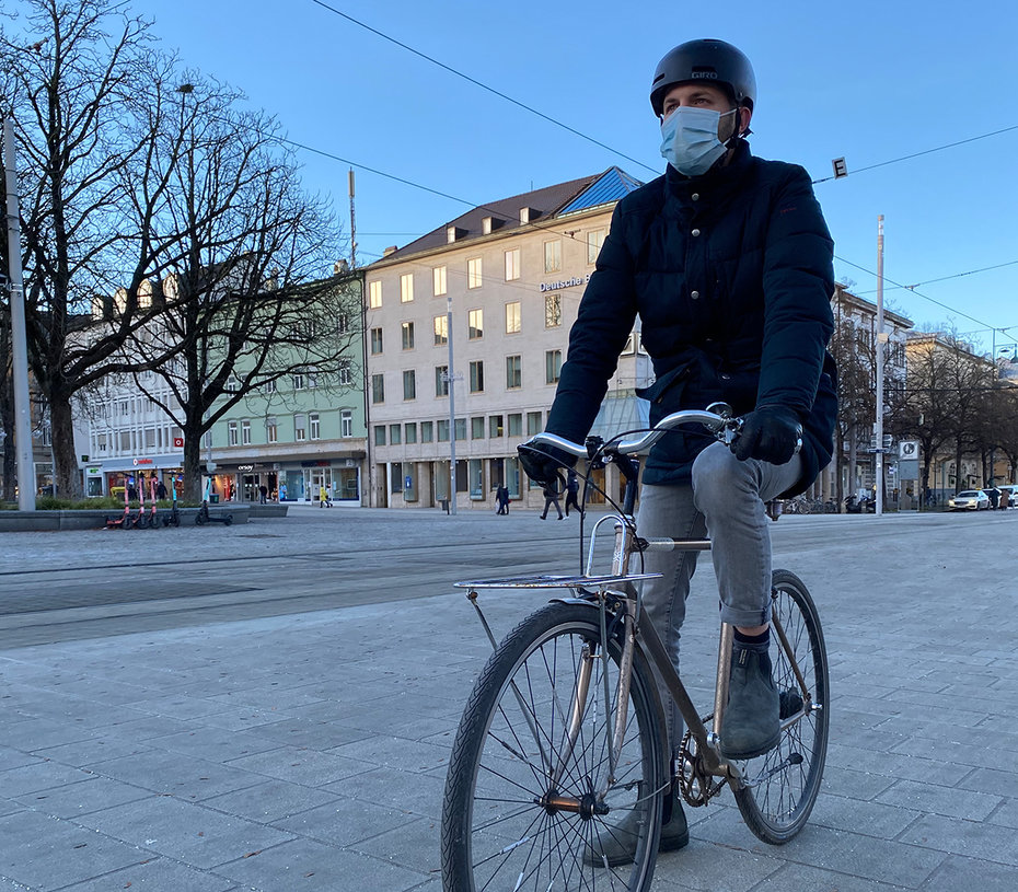 Radler mit Maske. Foto: Frank Hartmann/Stadt Augsburg