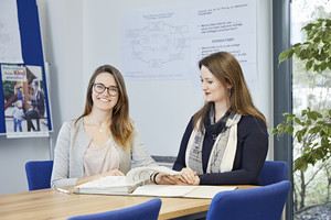 Neue Ausbildung „Fachkräfte für Grundschulbetreuung“ – Stadt Augsburg sucht Bewerberinnen und Bewerber Neue Ausbildung „Fachkräfte für Grundschulbetreuung“ – Stadt Augsburg sucht Bewerberinnen und Bewerber